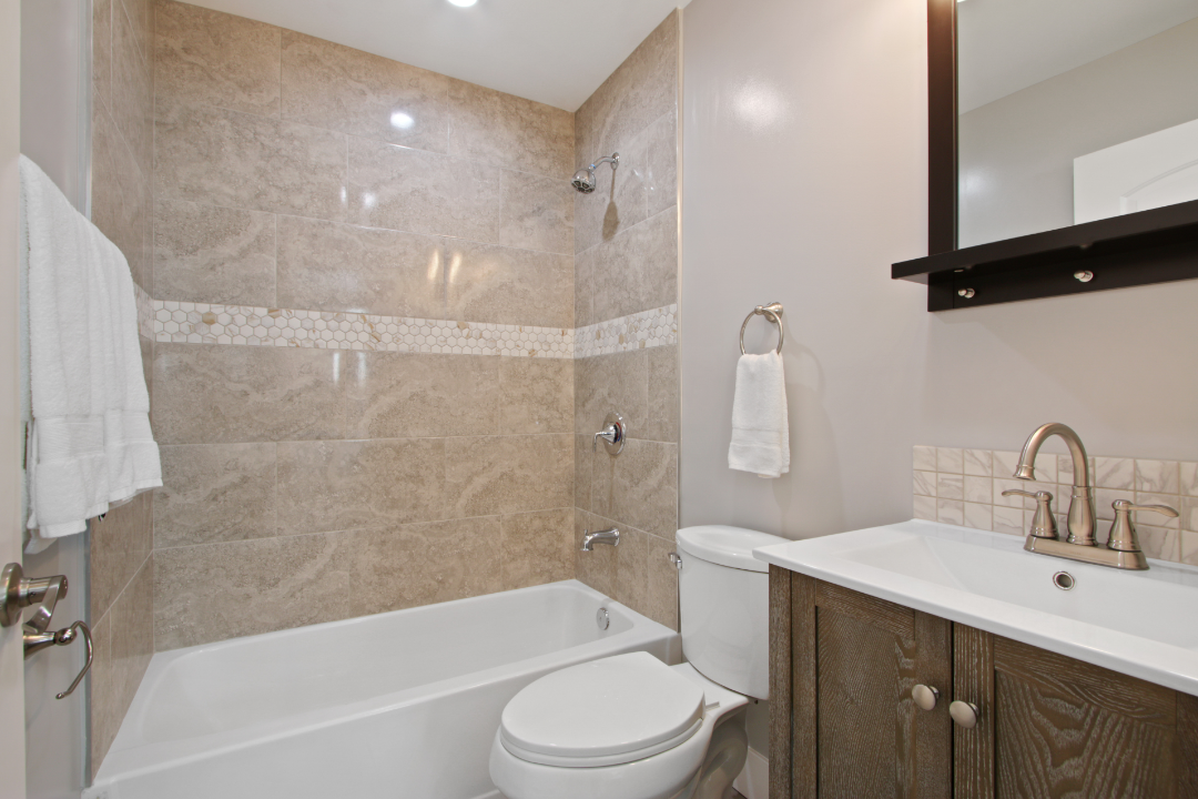 14 Main House Master Bathroom